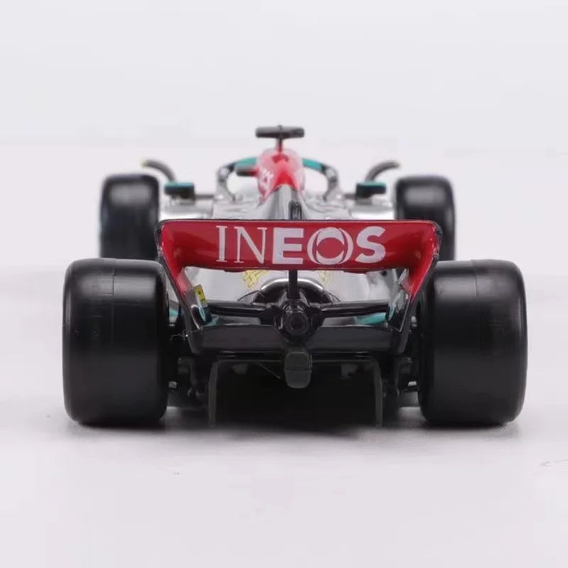 Mercedes 2022 W13 Lewis Hamilton & George Russell - Fórmula 1 - Colecionáveis 1:43